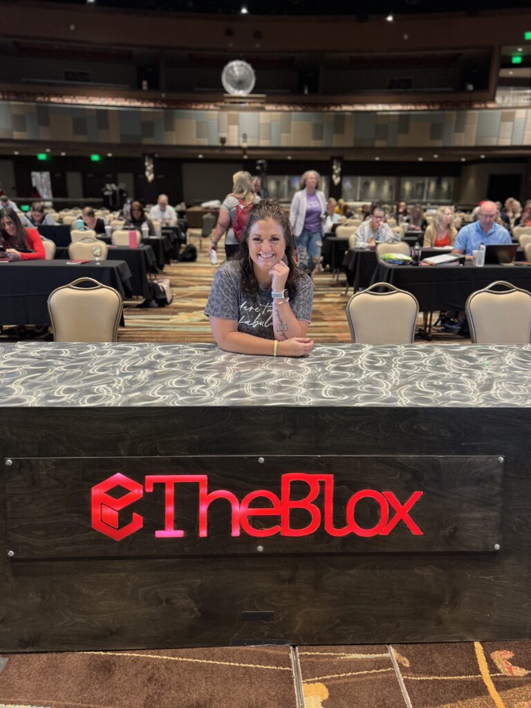 Jessi Cabanin of This Way to Fabulous on Season 17 of the Blox