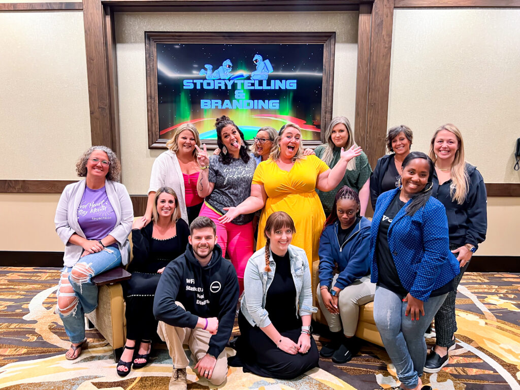 Jessi Cabanin of This Way to Fabulous with the cast of Season 17 of the Blox