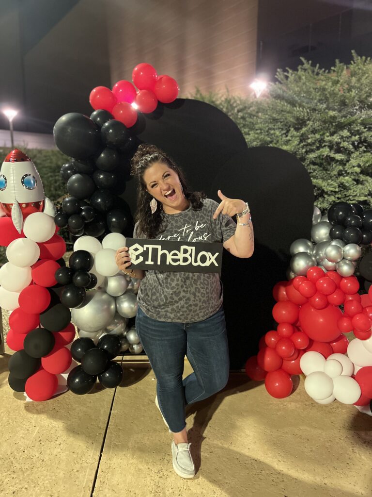 Jessi Cabanin of This Way to Fabulous on Season 17 of the Blox